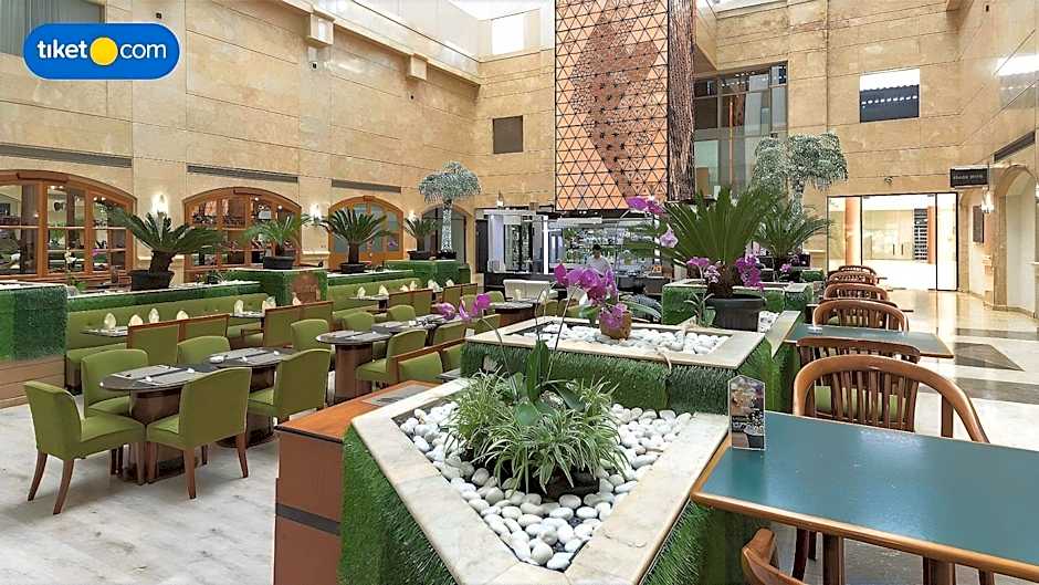 Surabaya Suites Hotel Powered by Archipelago