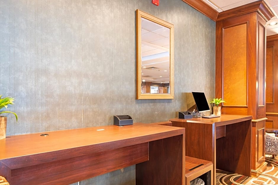 Wyndham Omaha Hotel - West Dodge
