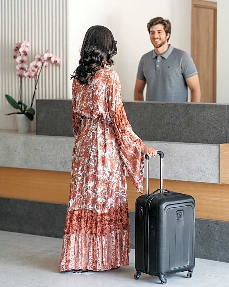 The City Hotel & Suites