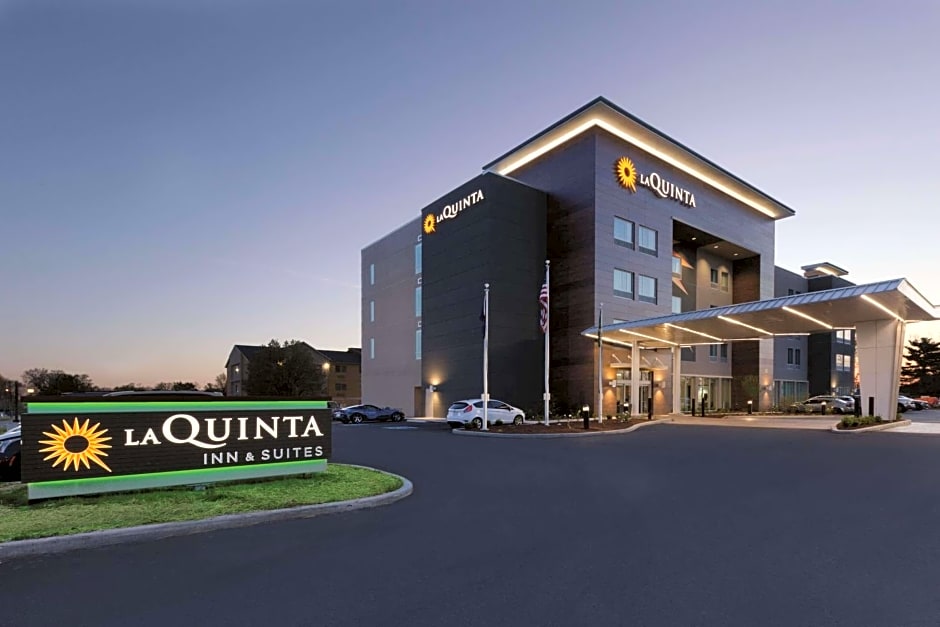 La Quinta Inn & Suites by Wyndham Terre Haute