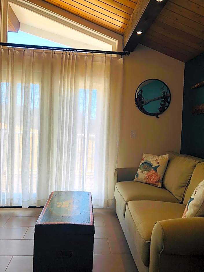 Seafoam Lodge