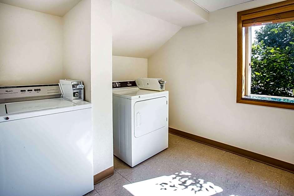 AmericInn by Wyndham Menomonie