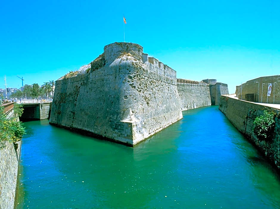 Parador De Ceuta Hotel La Muralla