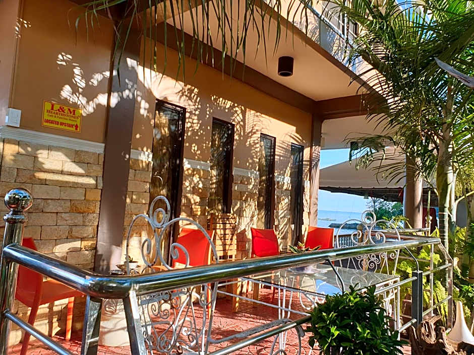 L & M Hearthstones Lodge