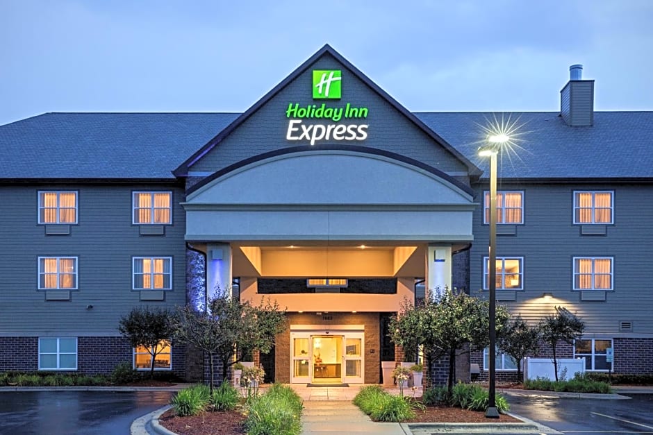 Holiday Inn Express & Suites - Green Bay East, an IHG Hotel