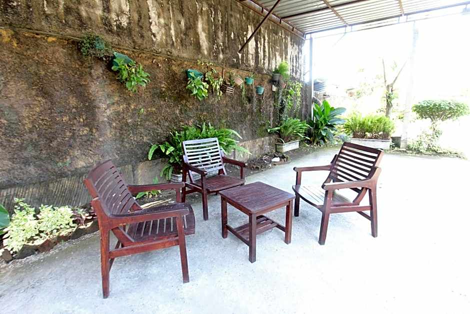 OYO Life 93403 Penginapan Adinda