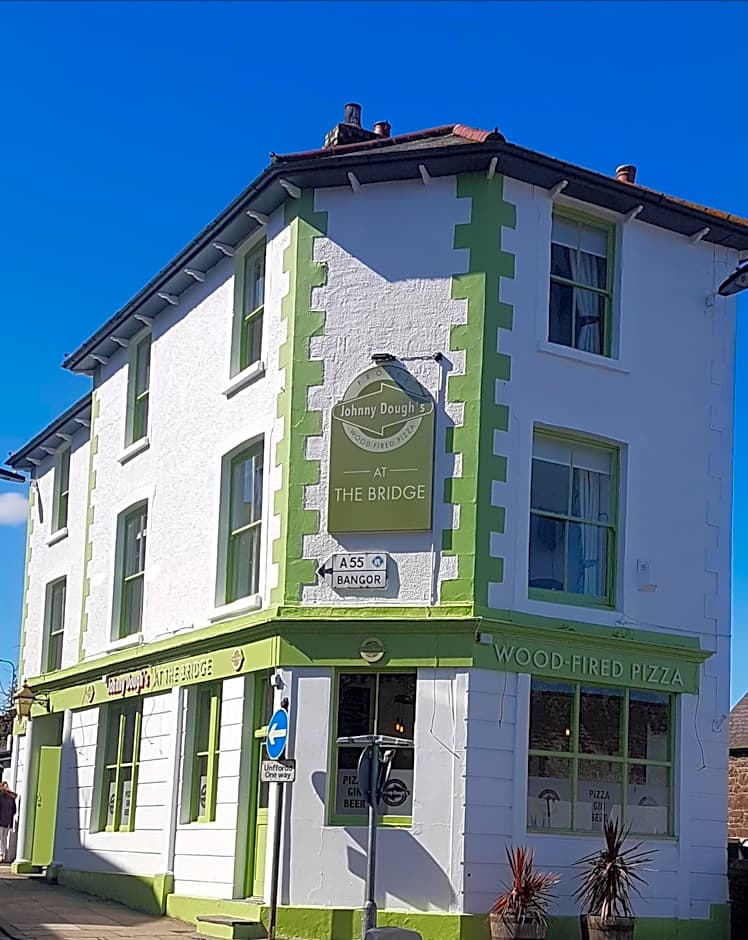 Johnny Dough's Conwy with Rooms