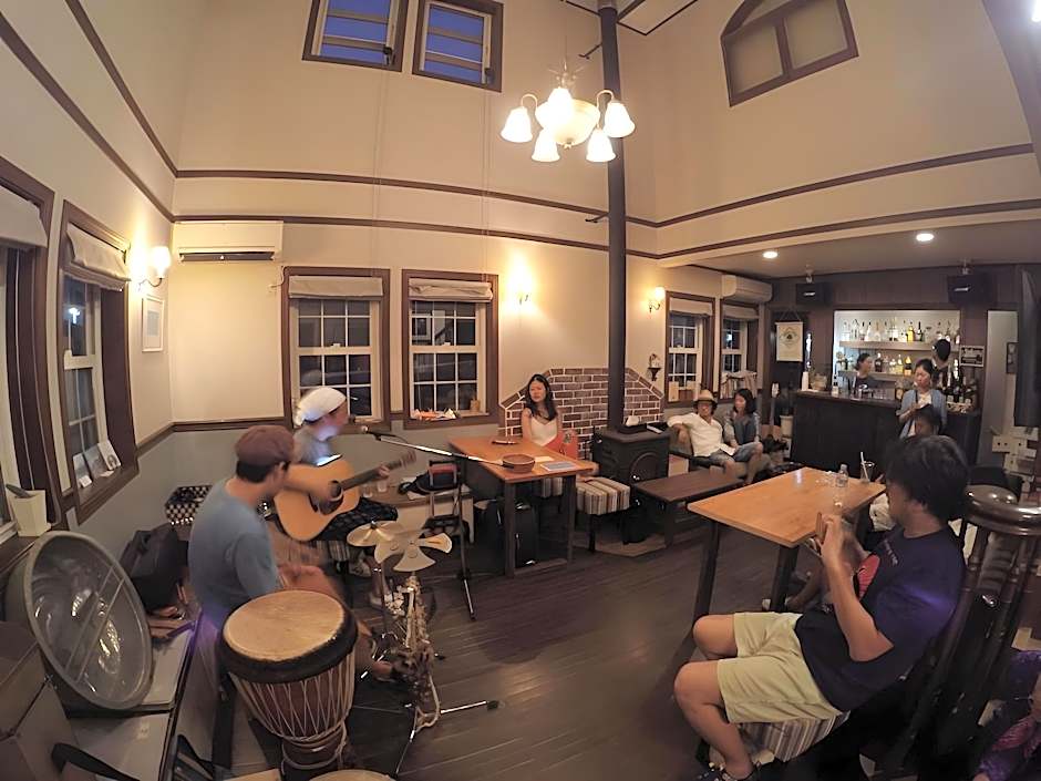 Iza Kamakura Guest House And Bar