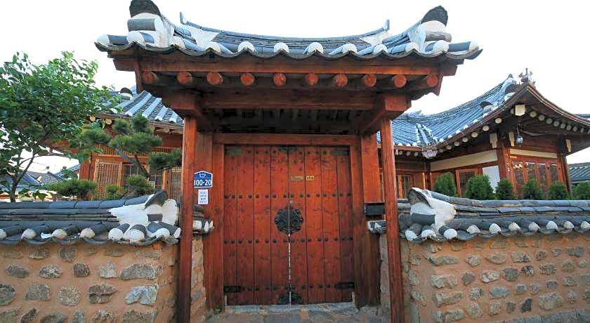 Gaeunchae Hanok Guesthouse Jeonju 2 (Korea Quality)