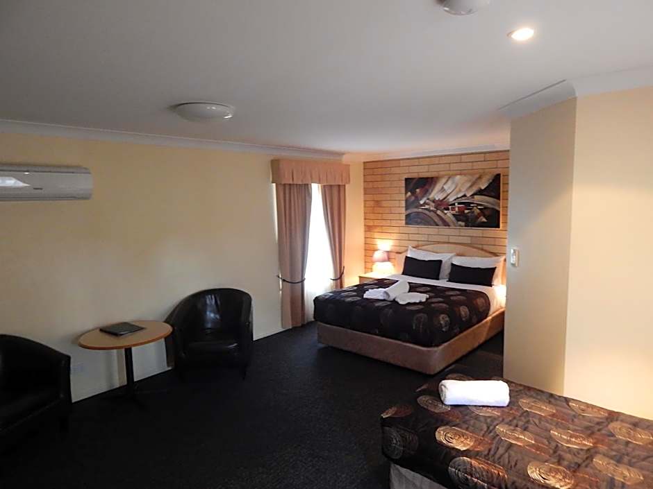 Cotswold Motor Inn