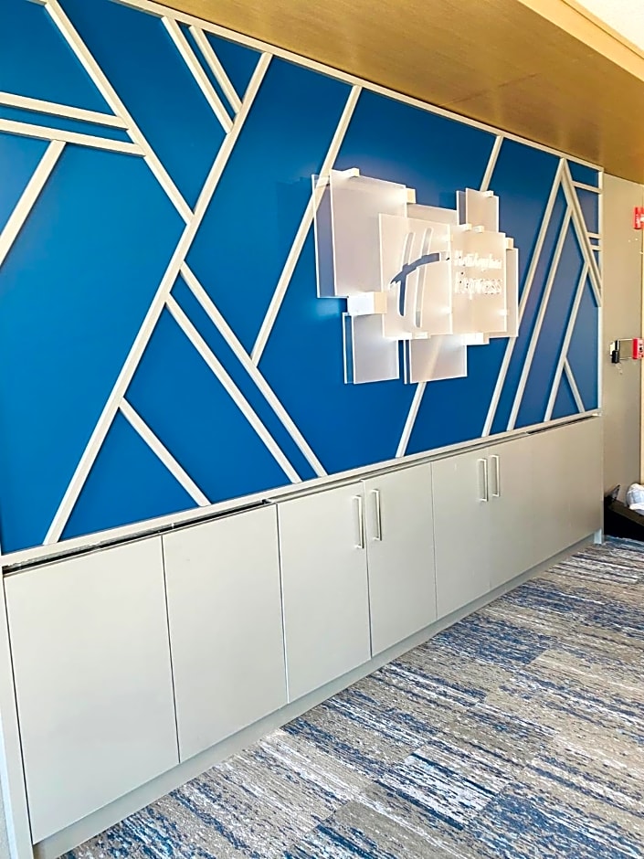 Holiday Inn Express - Gulfport Beach, an IHG Hotel