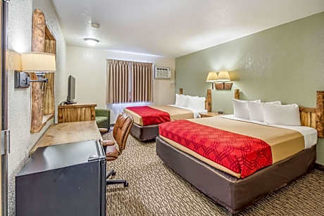 Queen Room with Two Queen Beds - Non-Smoking