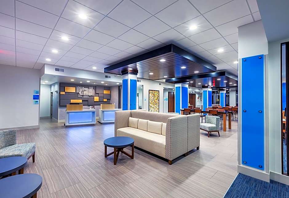 Holiday Inn Express & Suites Coffeyville By IHG
