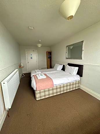 Standard Twin Room with Shared Bathroom
