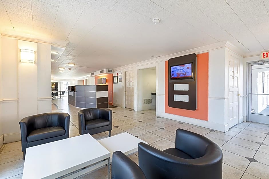 Motel 6 Dallas Market Center