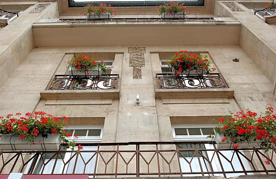 Hotel Perrin - former Carlton