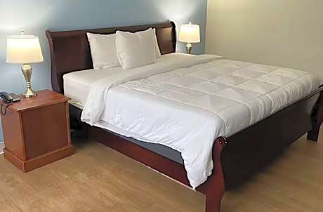 1 King Bed Hot Tub Room Non-Smoking