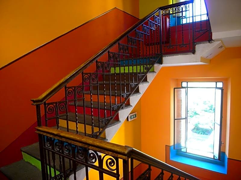 Hostel California