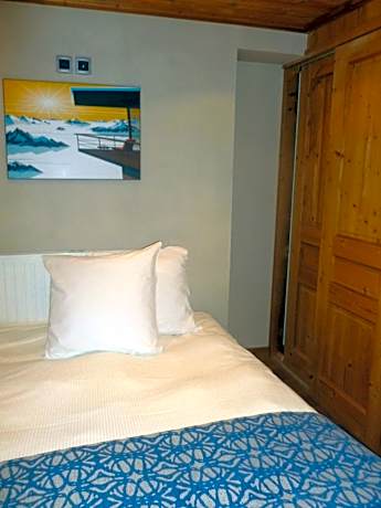 Apartment with Mountain View