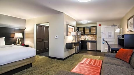 Studio Suite with King Bed - Non-Smoking