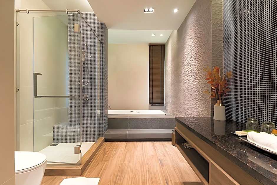 GreenVille Laguna Hotel