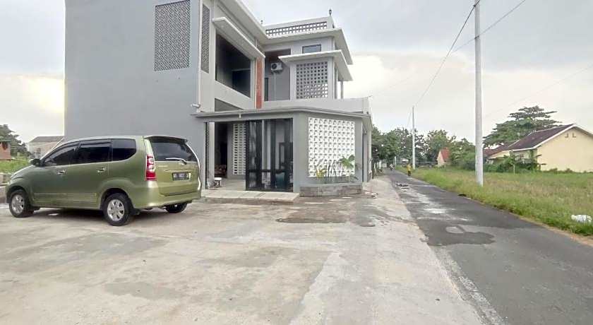 RedDoorz near Graha Saba Buana 2