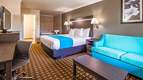 Suite-1 King Bed, Non-Smoking, High Speed Internet Access, Whirlpool, Microwave And Refrigerator, Co