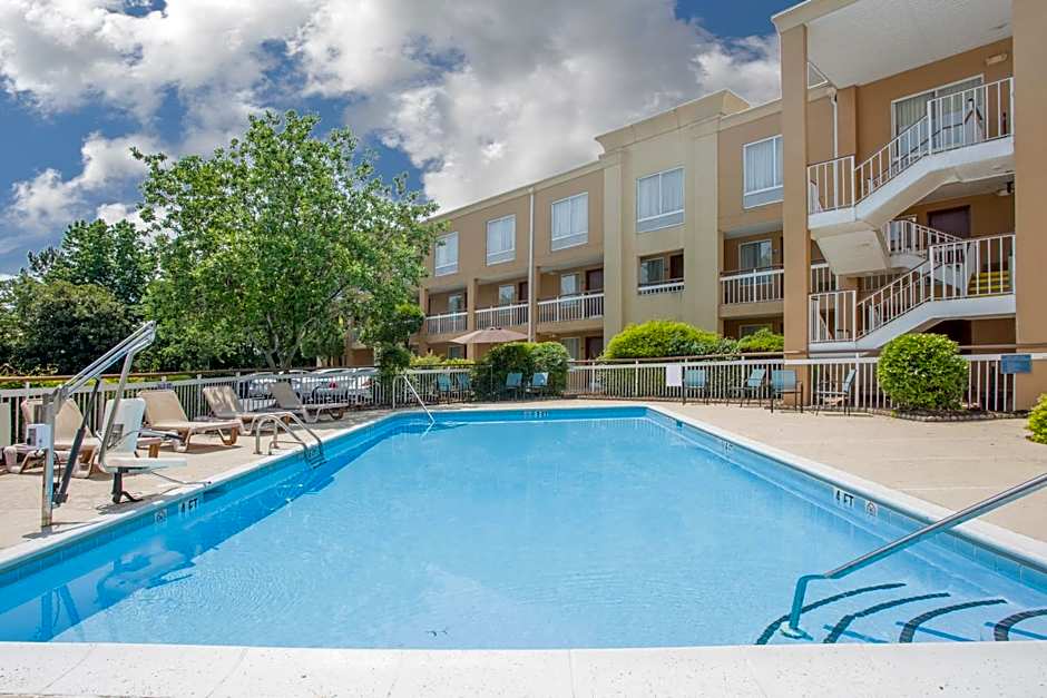 Days Inn by Wyndham Greenville