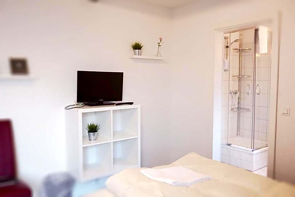 Ellada Restaurant & Hotel