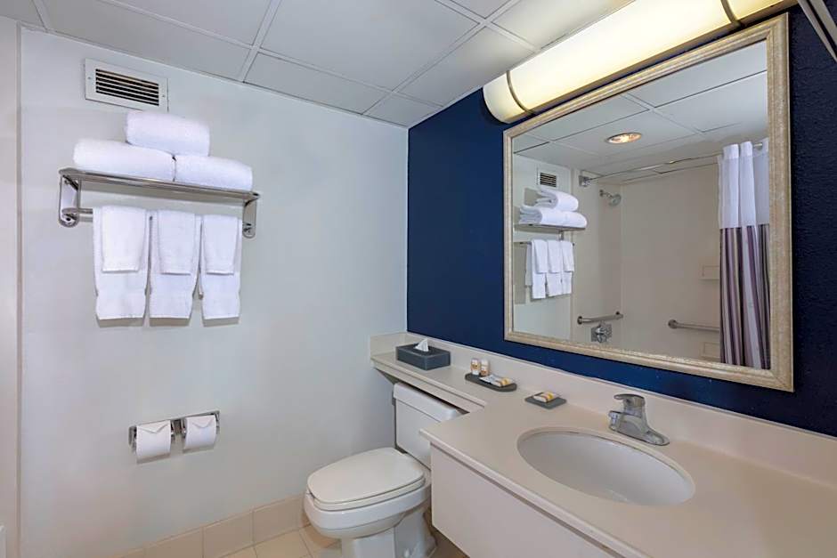 La Quinta Inn & Suites by Wyndham Secaucus Meadowlands