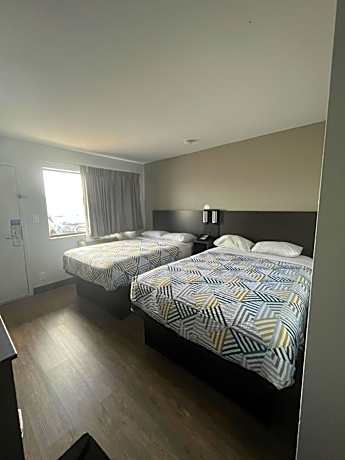 Deluxe Quadruple Room - Non-Smoking