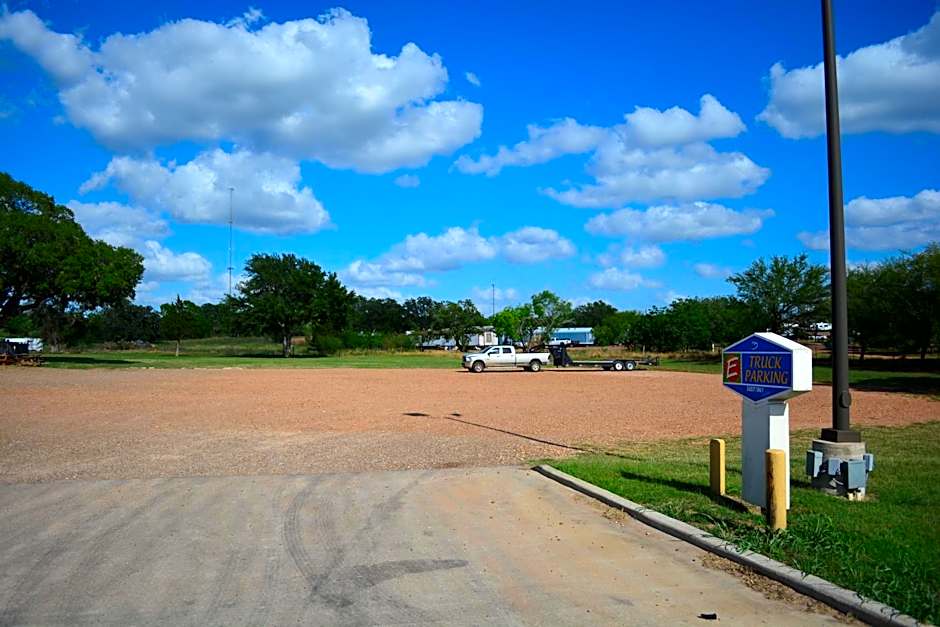 Executive Inn & Suites Cuero