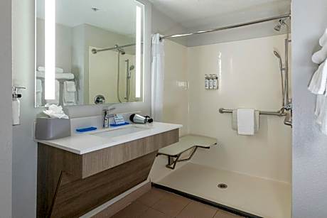 Standard Queen Room with Two Queen Beds - Communications and Mobility Accessible