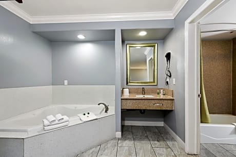 King Room with Spa Bath