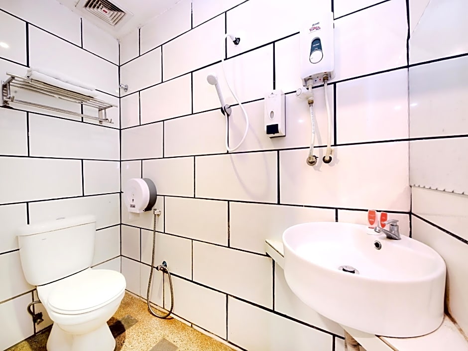 OYO 479 the green hotel