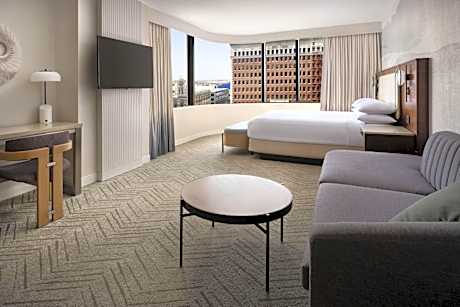 Deluxe King Room with City View