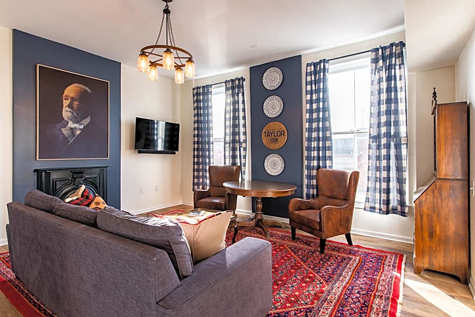 The Woodford Hotel