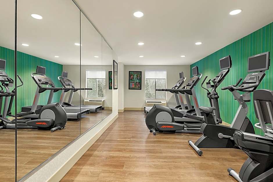 Holiday Inn Express & Suites Philadelphia - Mt. Laurel by IHG