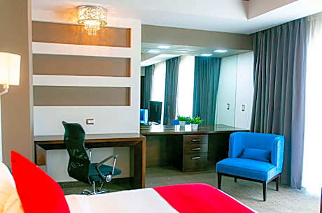King Suite with Whirlpool - Second Floor