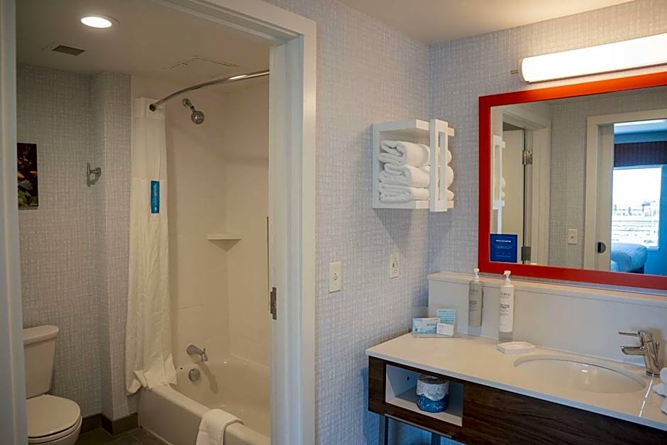 Hampton Inn By Hilton & Suites Erie/Bayfront, PA