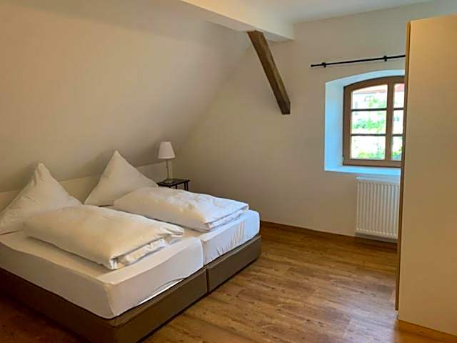 Foto 1 daripada 5 — Small Double Room