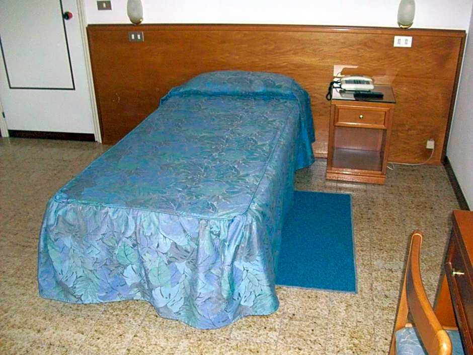 HOTEL SANTOROTTO di FABIO TERROSI