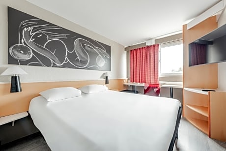 2 Adjacent Rooms