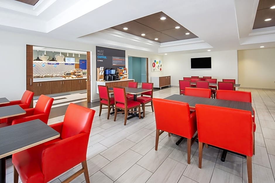 Holiday Inn Express Surprise by IHG