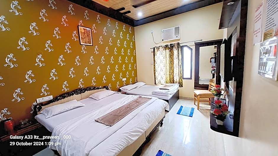 Khushi Paying Guest House