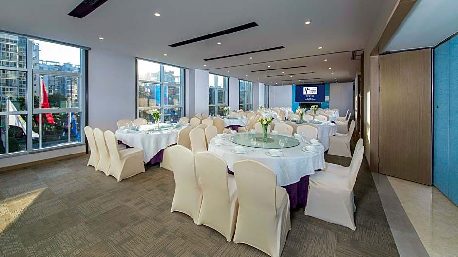 Holiday Inn Express Xichang City Center By IHG