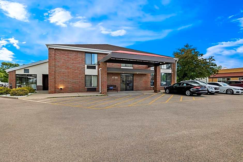 Super 8 by Wyndham Watertown WI