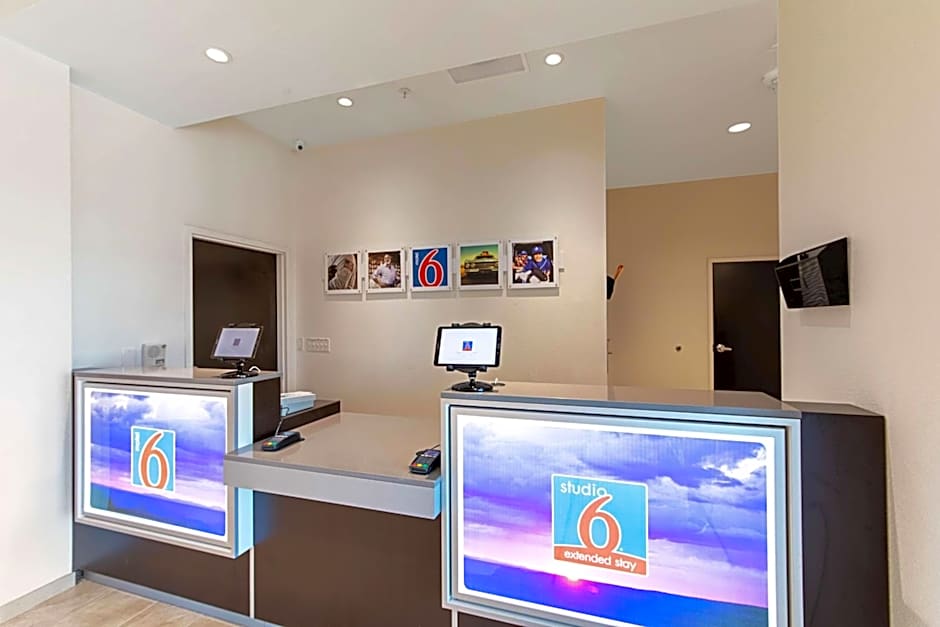 Studio 6 Austin Airport