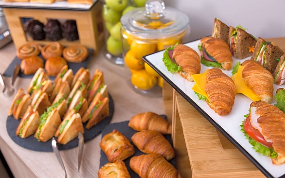 Hampton by Hilton Astana Triumphal Arch