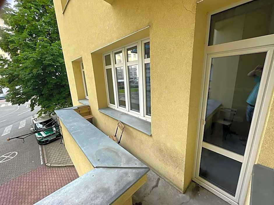 Black Style ROOMS Moravske namesti